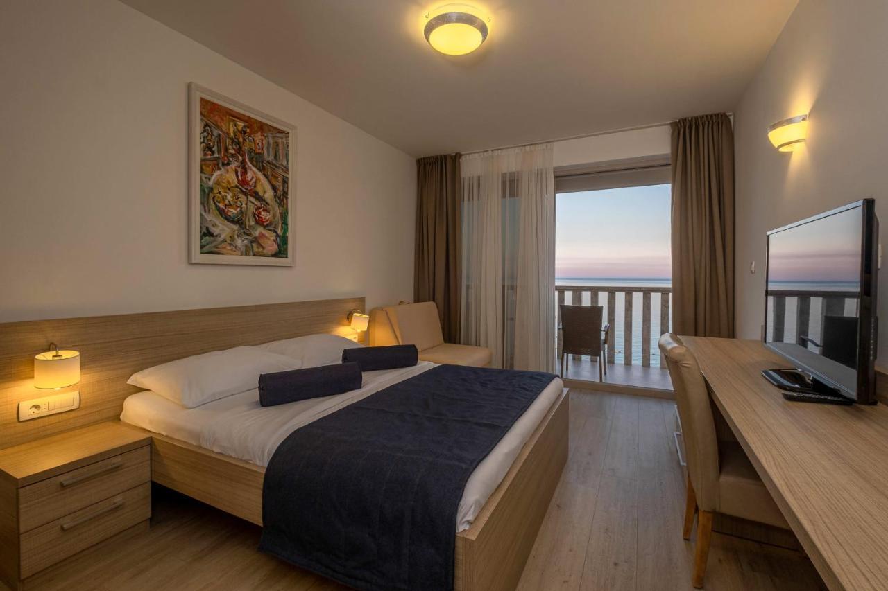 Poseidon The Beach Hotel Budva Exterior foto